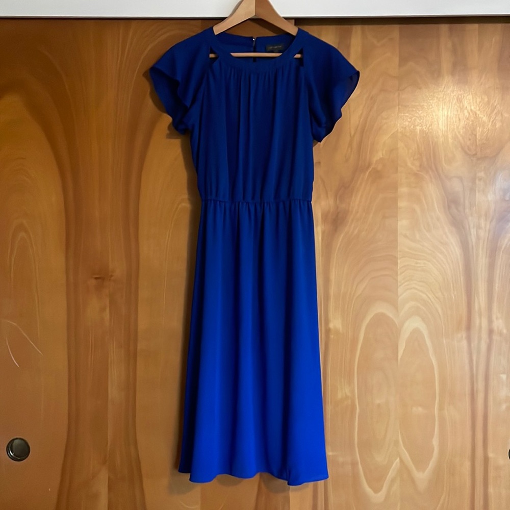 The limited midi dress with cute shoulder cut outs
